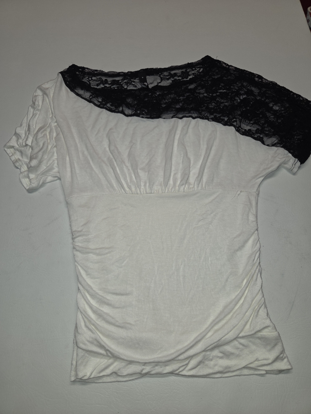 ing White and Black Lace Off-the-Shoulder Top, Size M y2k early 2000s